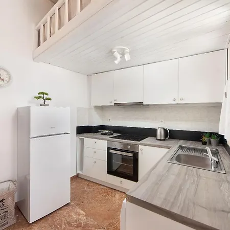 Daire Anagio House